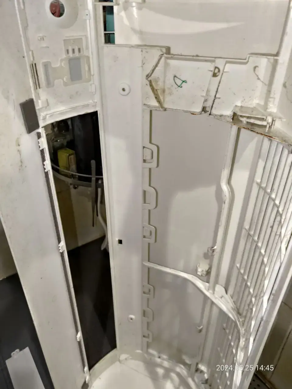 鋭潔冷氣機殼拆卸後檢查實拍