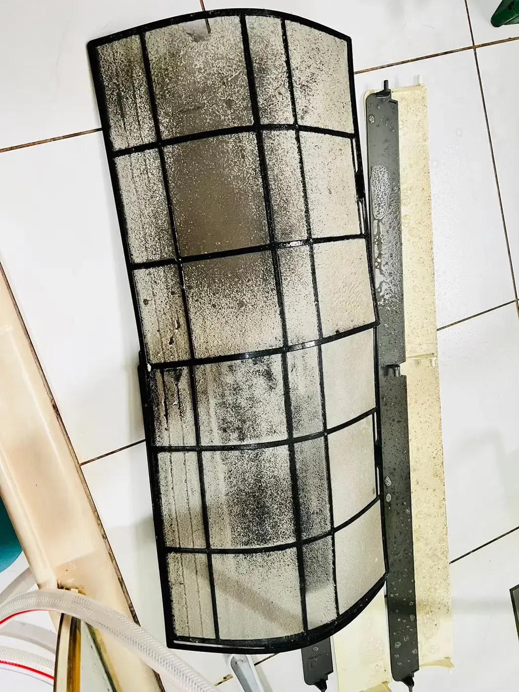鋭潔冷氣濾網積塵與黑色髒污實拍