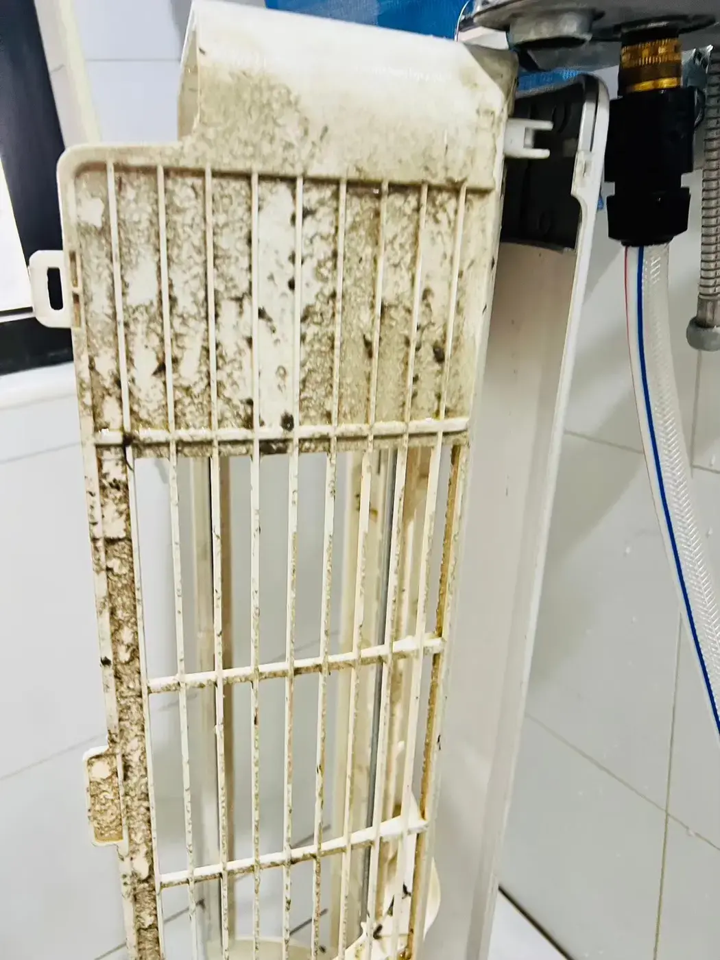 鋭潔冷氣機殼內側黑色黴斑與髒污實拍